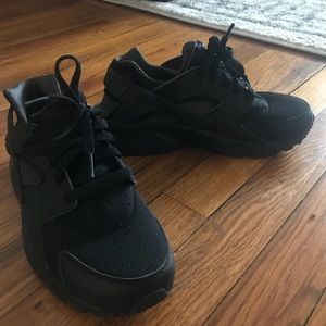 Black Nike Hurarache